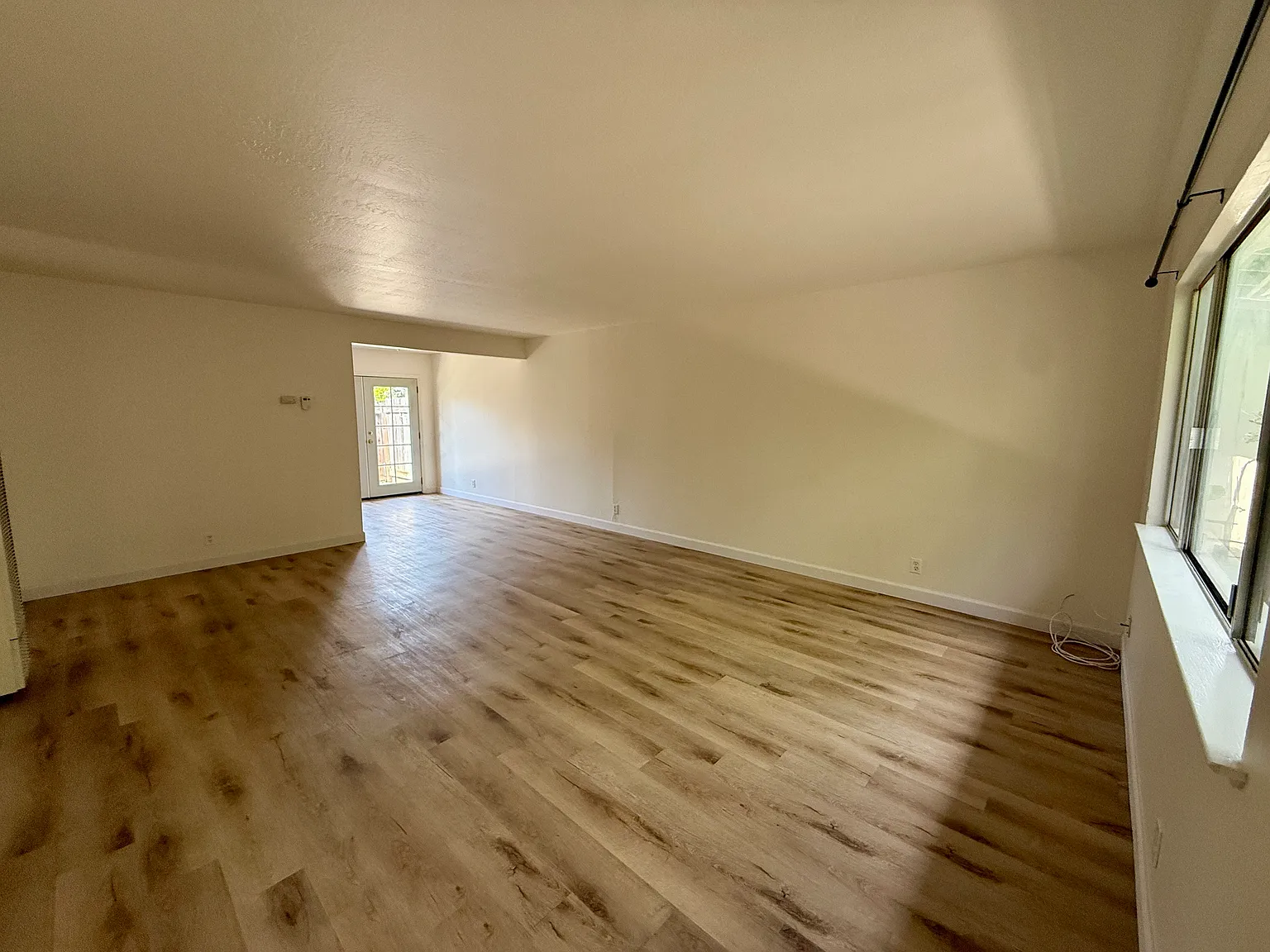 2 bed, 900 sqft, $2,450 — Photo 4