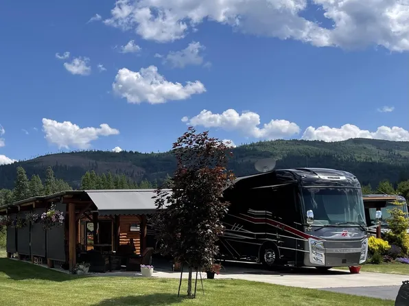 69 Sand Trap Ln, Blanchard, ID 83804