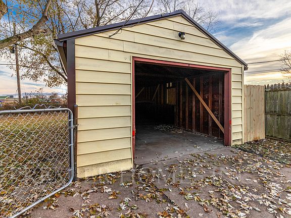 5th image of 2740 19th St NE