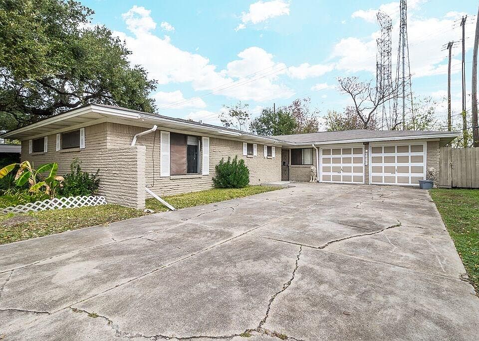 1st image of 9427 Greenwillow Dr