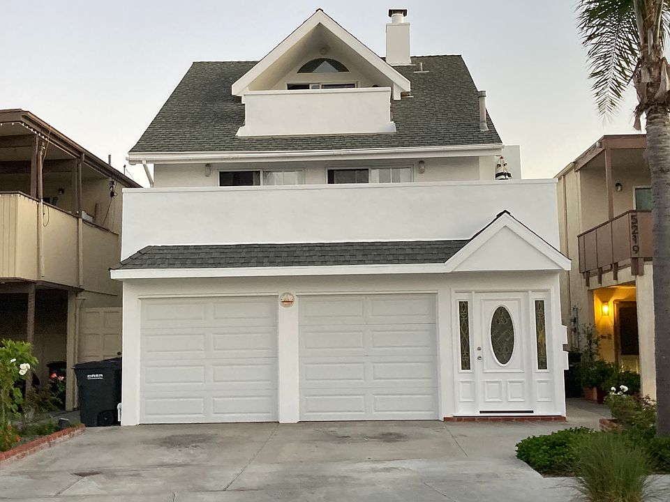 Front view of duplex. Front right door leads to laundry room.