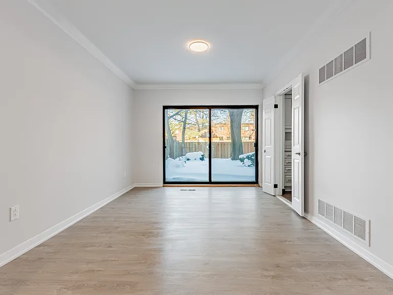 207 Davisville Ave — Photo 6