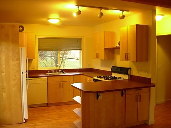 2nd image of 6527 21st Ave NE APT 3