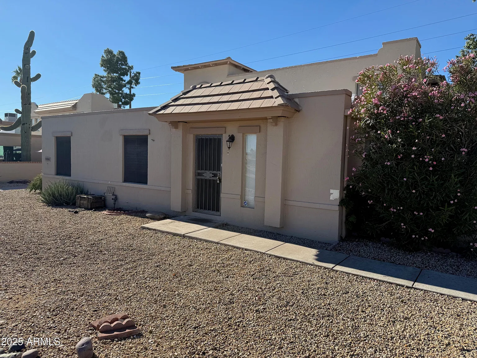 3 bed, 2.0 bath, 1066 sqft, $1,700 — Photo 2