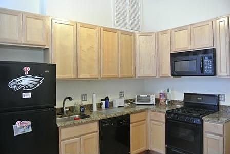 1st image of 411 N La Salle Dr Fl 2