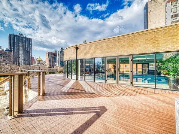 330 East 38th Street image 6 of 20