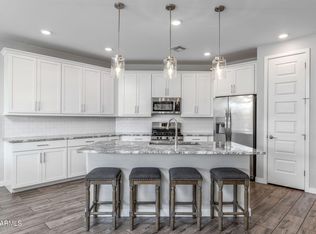 9757 E Red Giant Dr, Mesa, AZ 85212