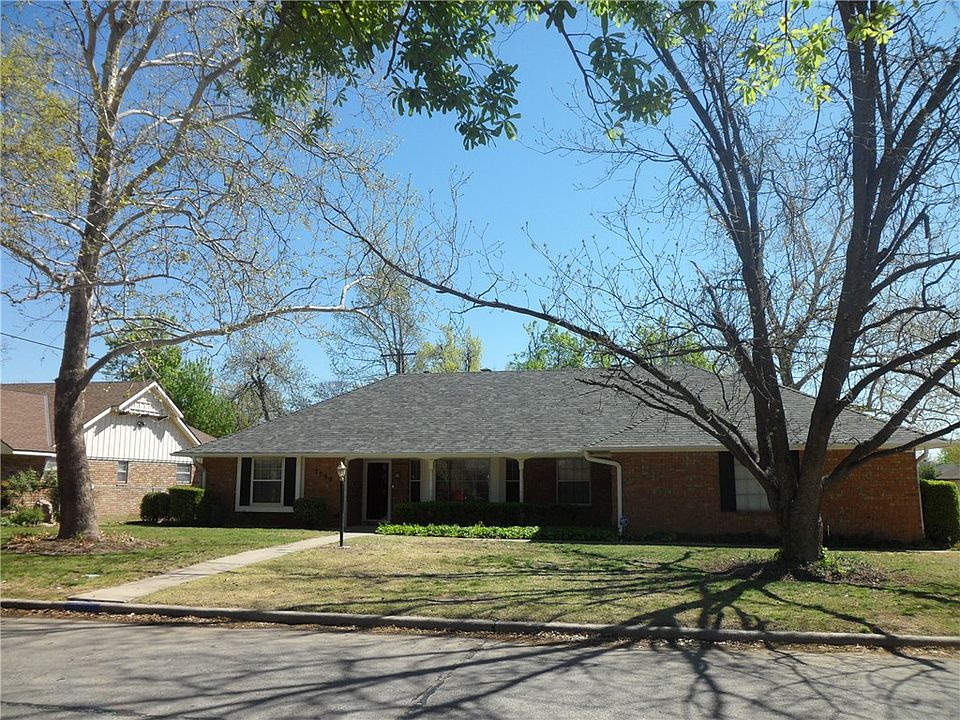 1st image of 2700 N Windsor Blvd