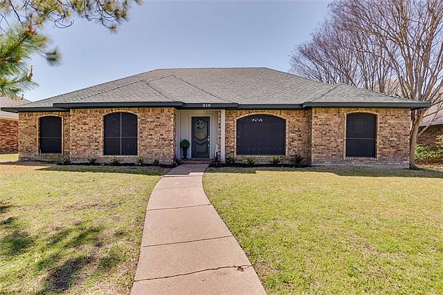1st image of 810 Autumn Lake Dr