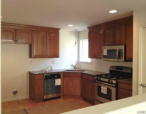 2nd image of 901 Graystone Cir