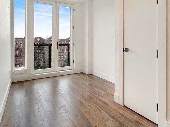 2nd image of 163 Linden Blvd #8C