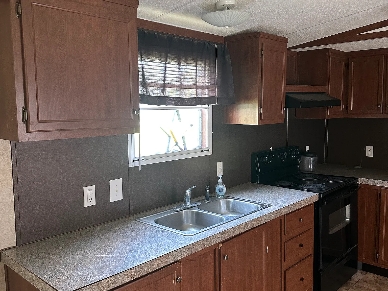 3 bed, 940 sqft, $1,300 — Photo 3
