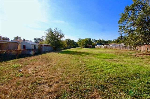 1st image of 700 Elise Ave