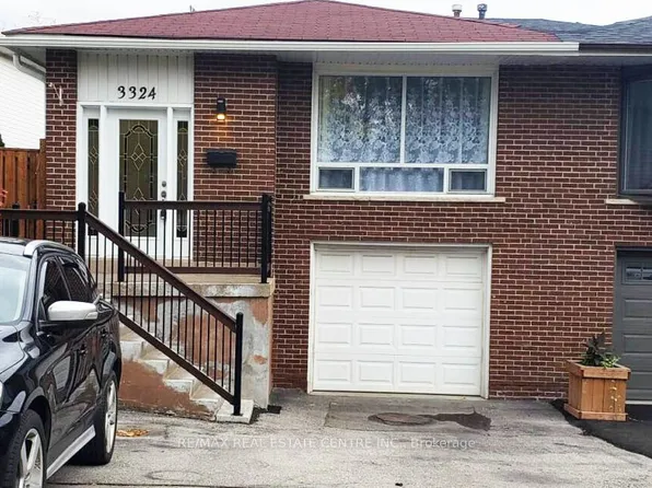 3324 Strabane Dr, Mississauga, ON L5C 1W7