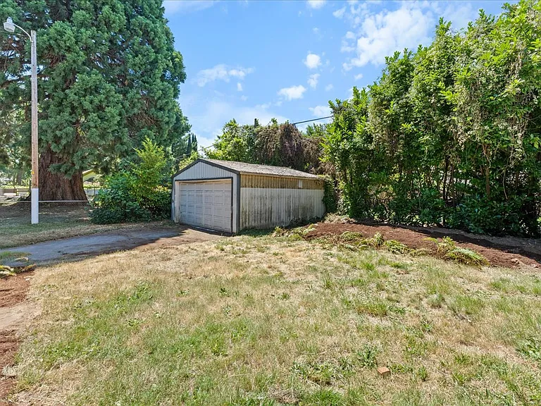 4535 NE Cleveland Ave — Photo 46