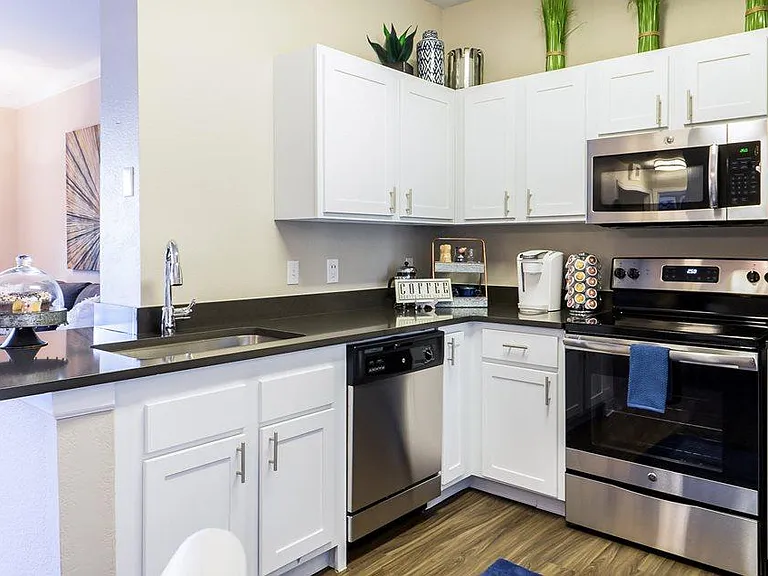 Regatta Apartments — Photo 5