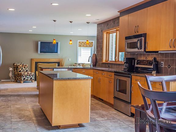 3rd image of 7389 Orlin Ct NE