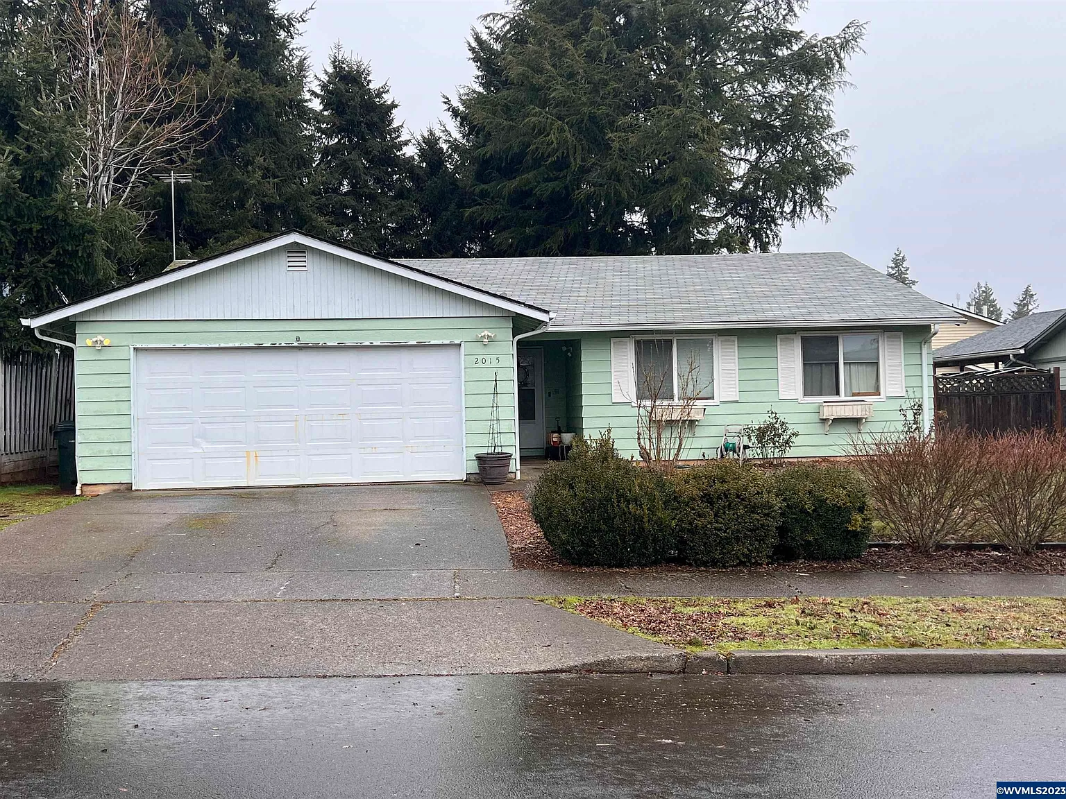 2015 Summercrest Dr S photo 1