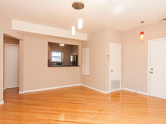 2nd image of 4411 N Sacramento Ave APT 2