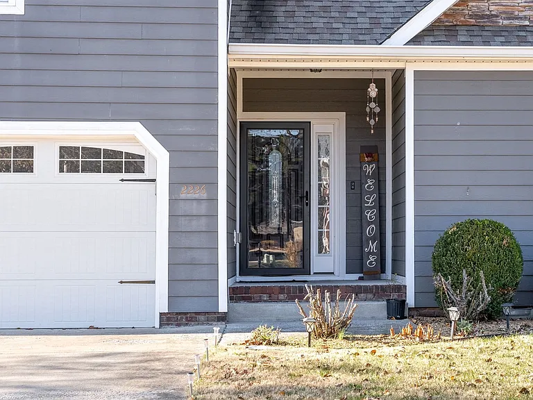 2226 Fairfax Dr — Photo 25