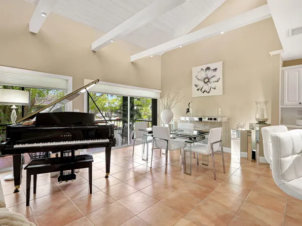 6890 Willow Wood Drive #206, Boca Raton, FL 33434