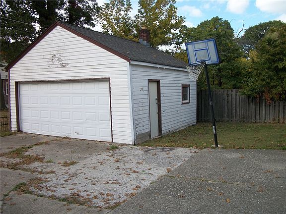 5th image of 3708 N Grant Ave