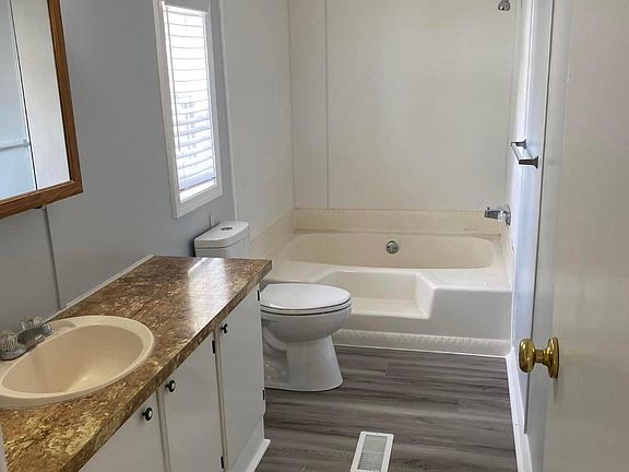 3rd image of 1029 Robert Ln