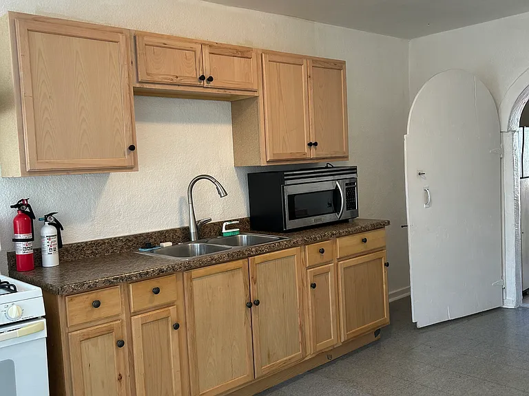 33141 Case St #C — Photo 4