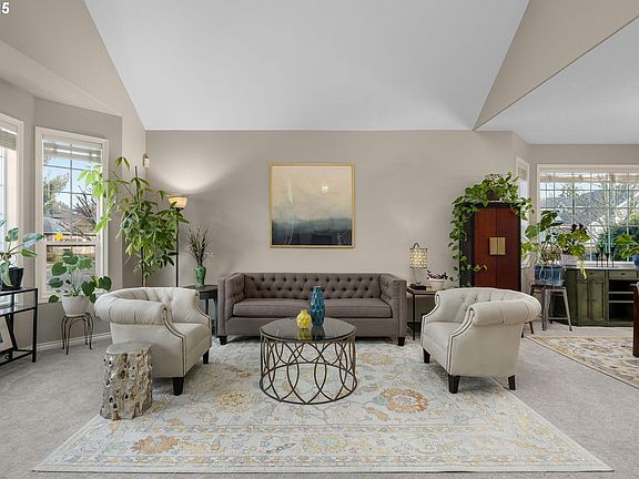 5th image of 781 Nicole Dr