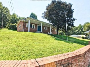 66 Currency Ln, Elkview, WV 25071