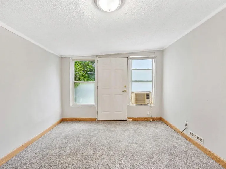 948 Cook Ave E — Photo 4
