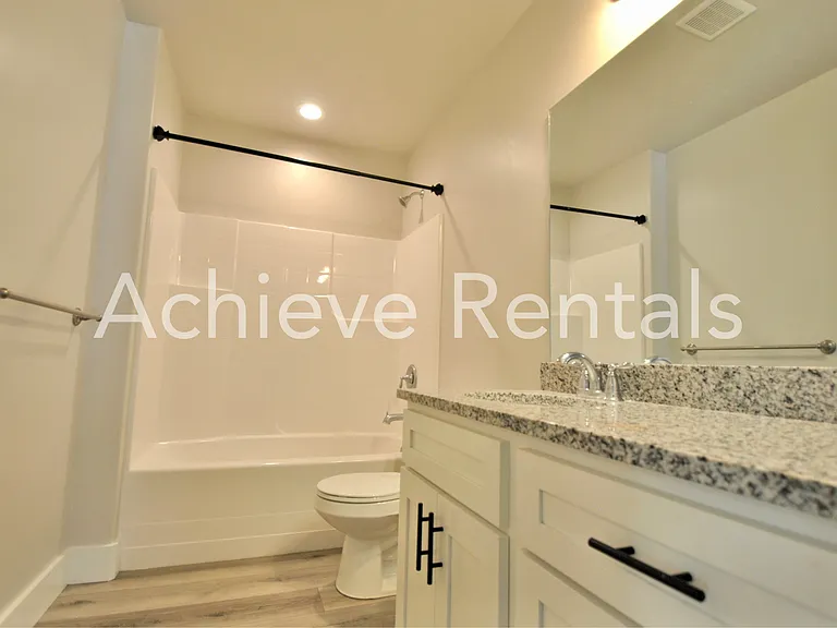 2053 N 380 E — Photo 13