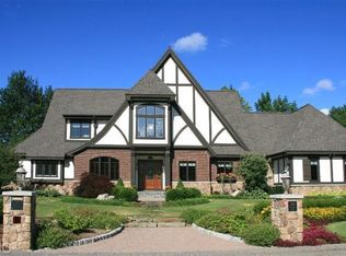 1313 Old Lake Ct SE, Kentwood, MI 49546