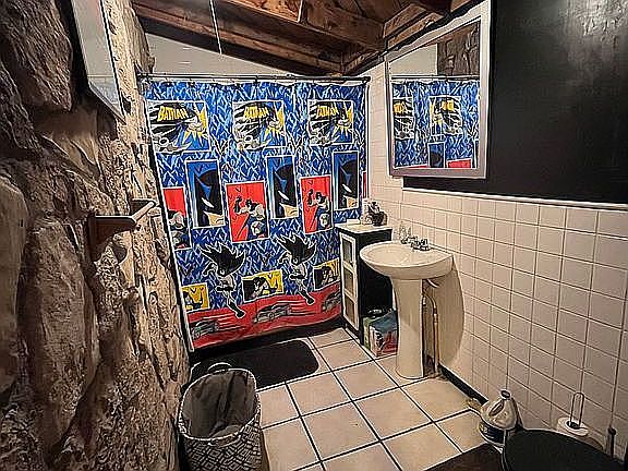 4th image of 1104 W Merchant Ave