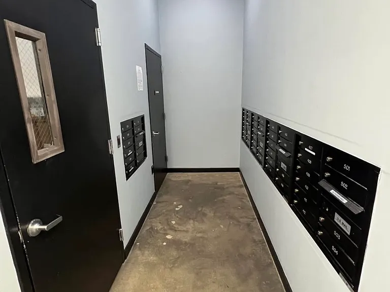 207 Freeway Dr E #3 — Photo 15