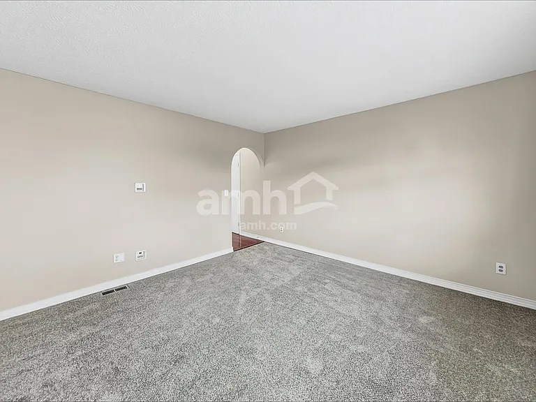 838 Avalon Dr — Photo 10