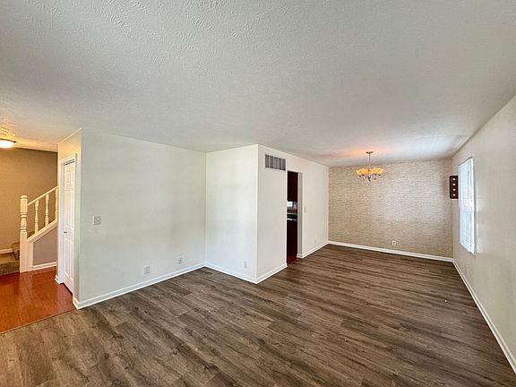 5th image of 19 Boardwalk Cir