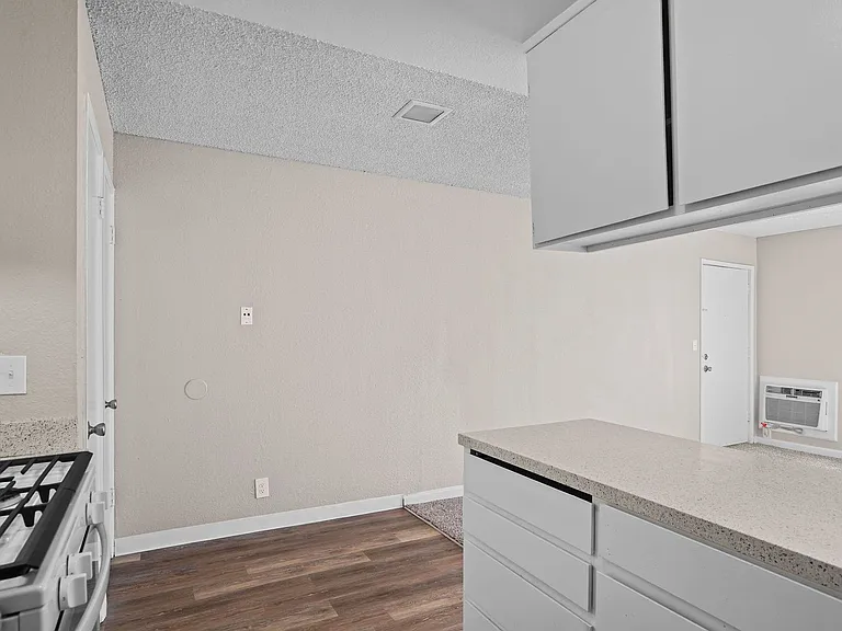 2433 Country Club Blvd — Photo 15