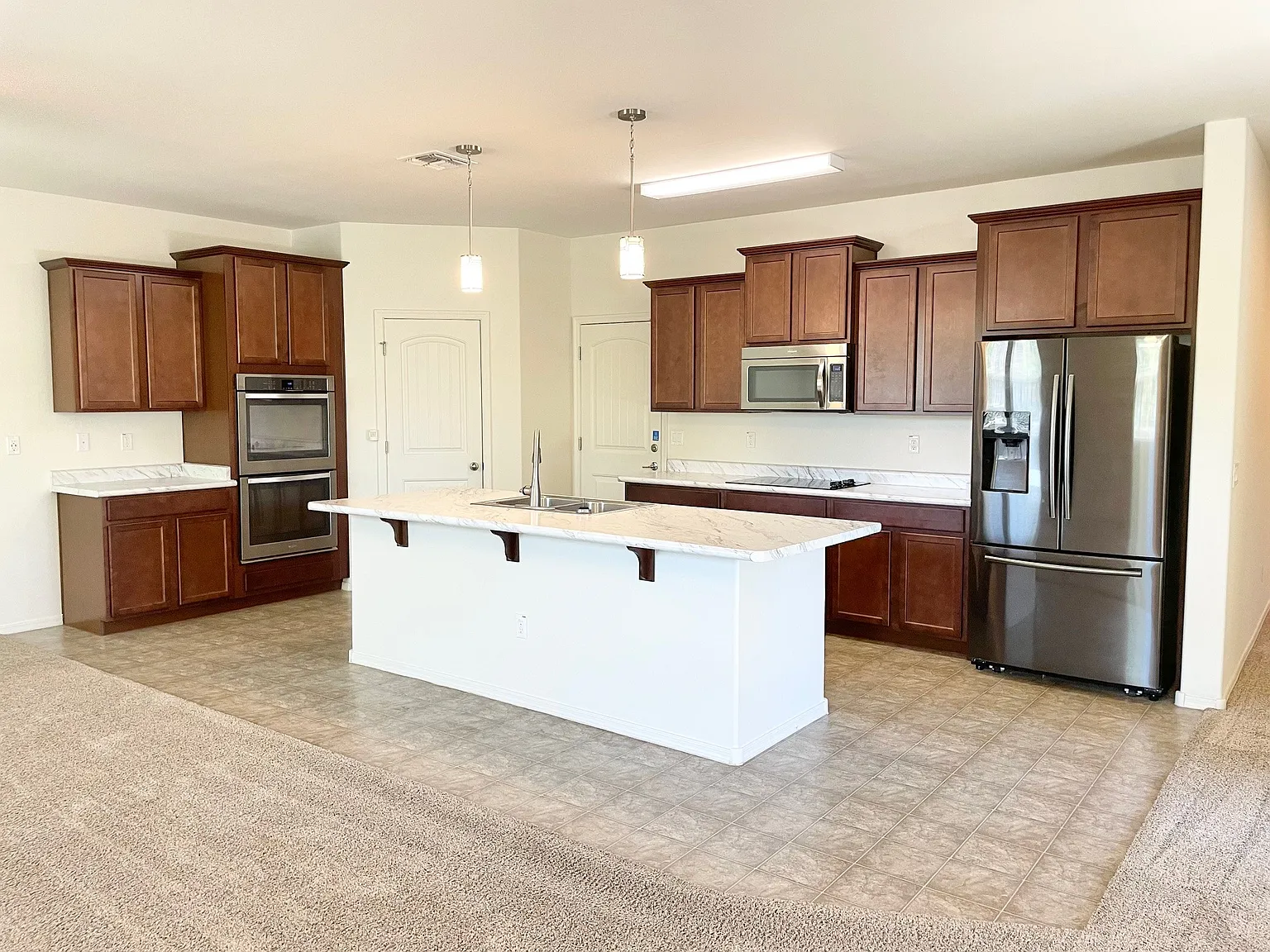 Beautiful 4-Bedroom, 3-Bathroom Home in Goodyear!! — Photo 2