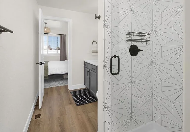 8156 E 33rd Ave — Photo 5