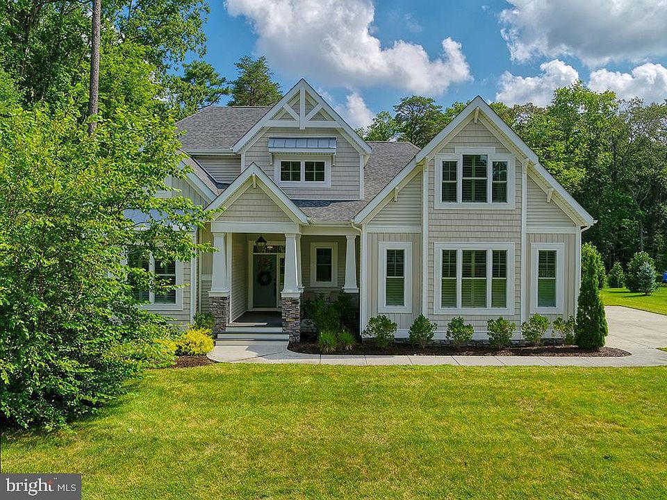 1st image of 19056 Winterberry St