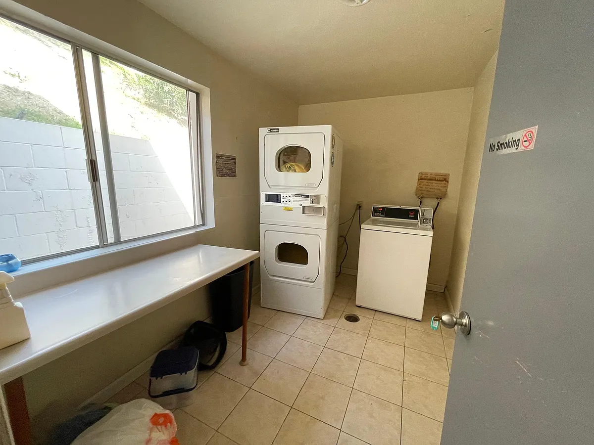 Building Photo - 1750 Gillette Cres #103