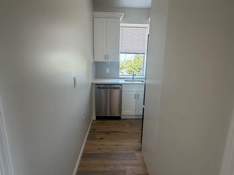 49 Summit Ave #2 — Photo 3