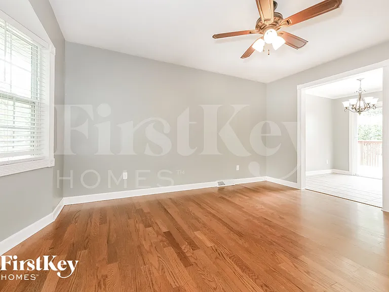 1903 Karlton Way — Photo 2