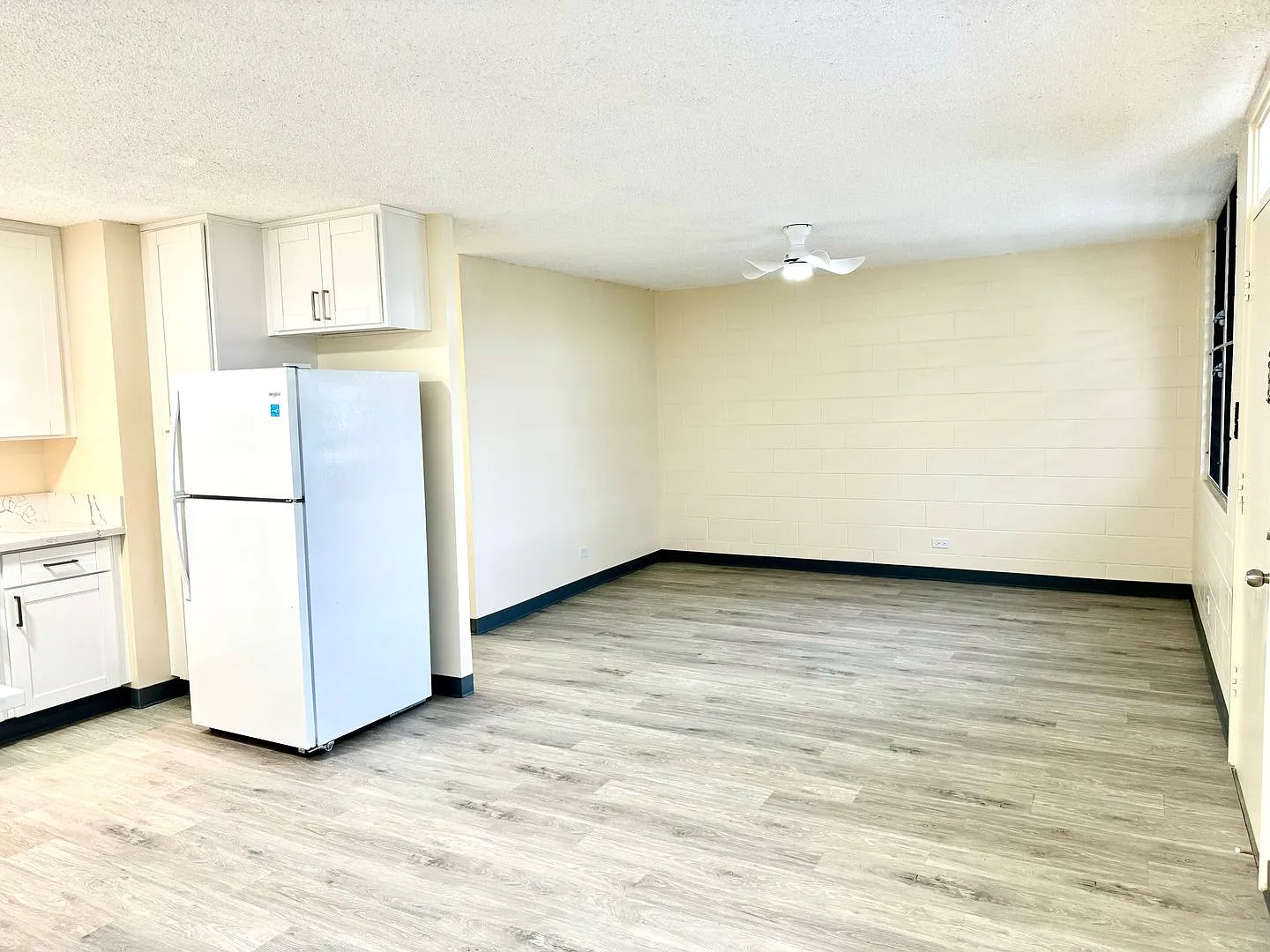 510 Magellan Ave - Fully renovated and Spacious 2 bedroom with 1 covered parking — Photo 3