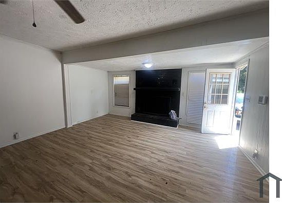 4th image of 2445 Vernon Dr