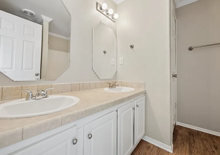 2449 E Monument St #A — Photo 10