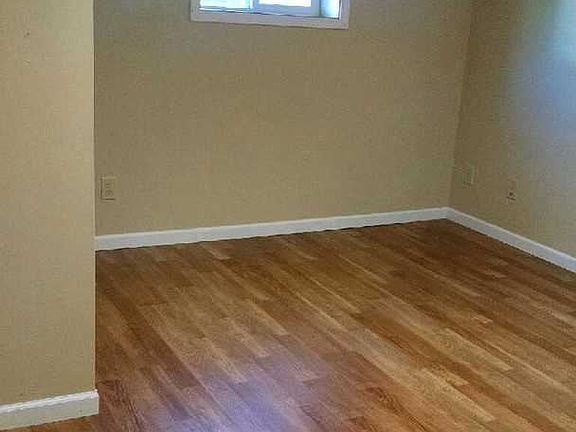 3rd image of 209 W Oak St APT 04