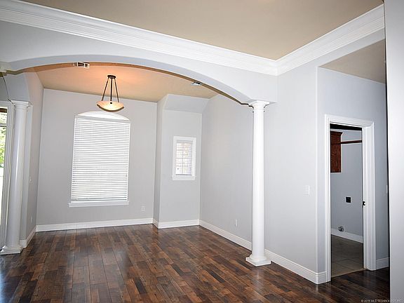 5th image of 655 Lakes Dr