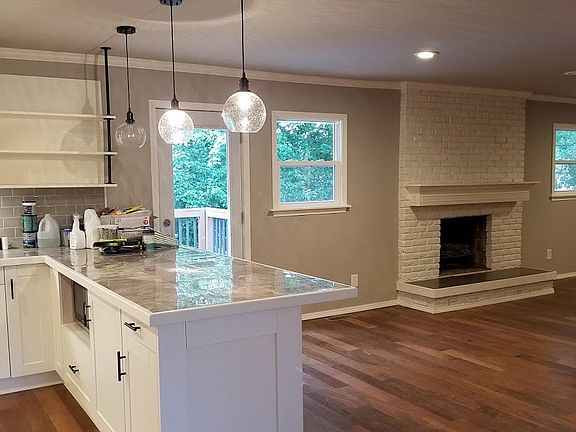 Kitchen & Family Room 